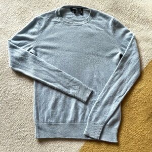 THEORY Cashmere Crewneck Sweater in Cashmere Size Small. Light blue
